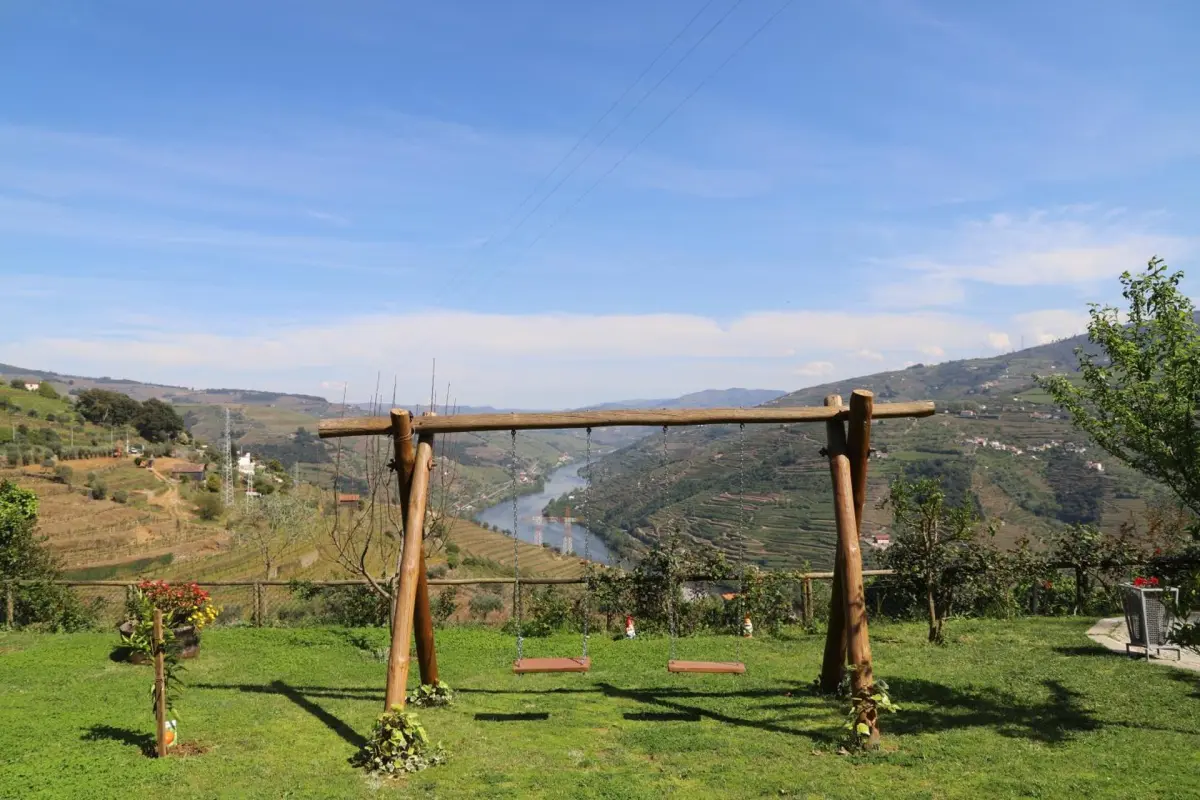 Discover the Casa Vale do Douro: The Gem of Portuguese Hospitality - Imagem 27