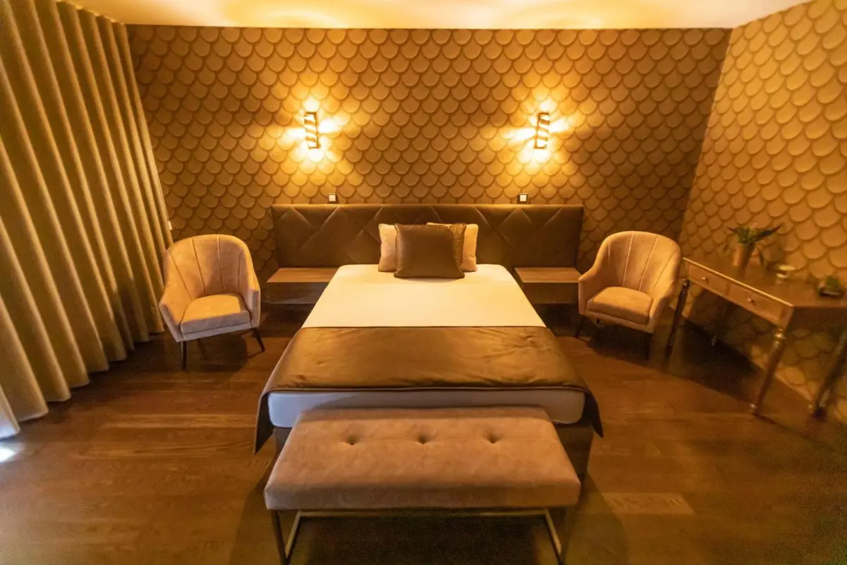 Golden Mirror - Imagem 11