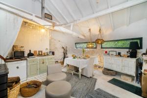WHome Riverfront Retreat with Exclusive Waterfall Views – foto 4