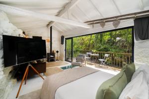 WHome Riverfront Retreat with Exclusive Waterfall Views – foto 5