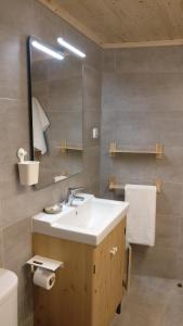 Casinhas de S. Francisco T1 Amêndoa by LovelyStay – Foto 6