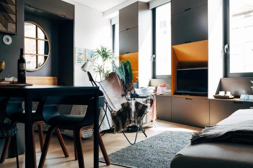 HOMEinTOWN Camões - Modern and Quiet Central Studio - AC & Fast WiFi Near Trindade Metro Station – Foto 2
