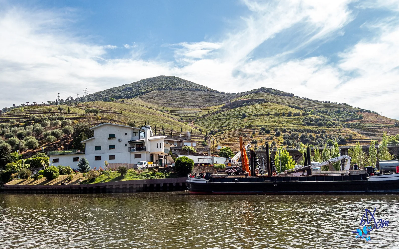 Povoação de Bateiras, na freguesia de Ervedosa do Douro, junto ao rio Douro