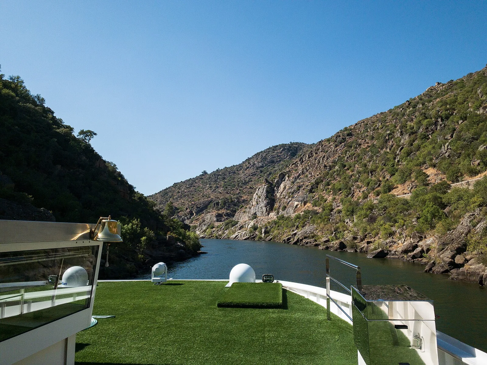 O Douro junto à eclusa da Valeira