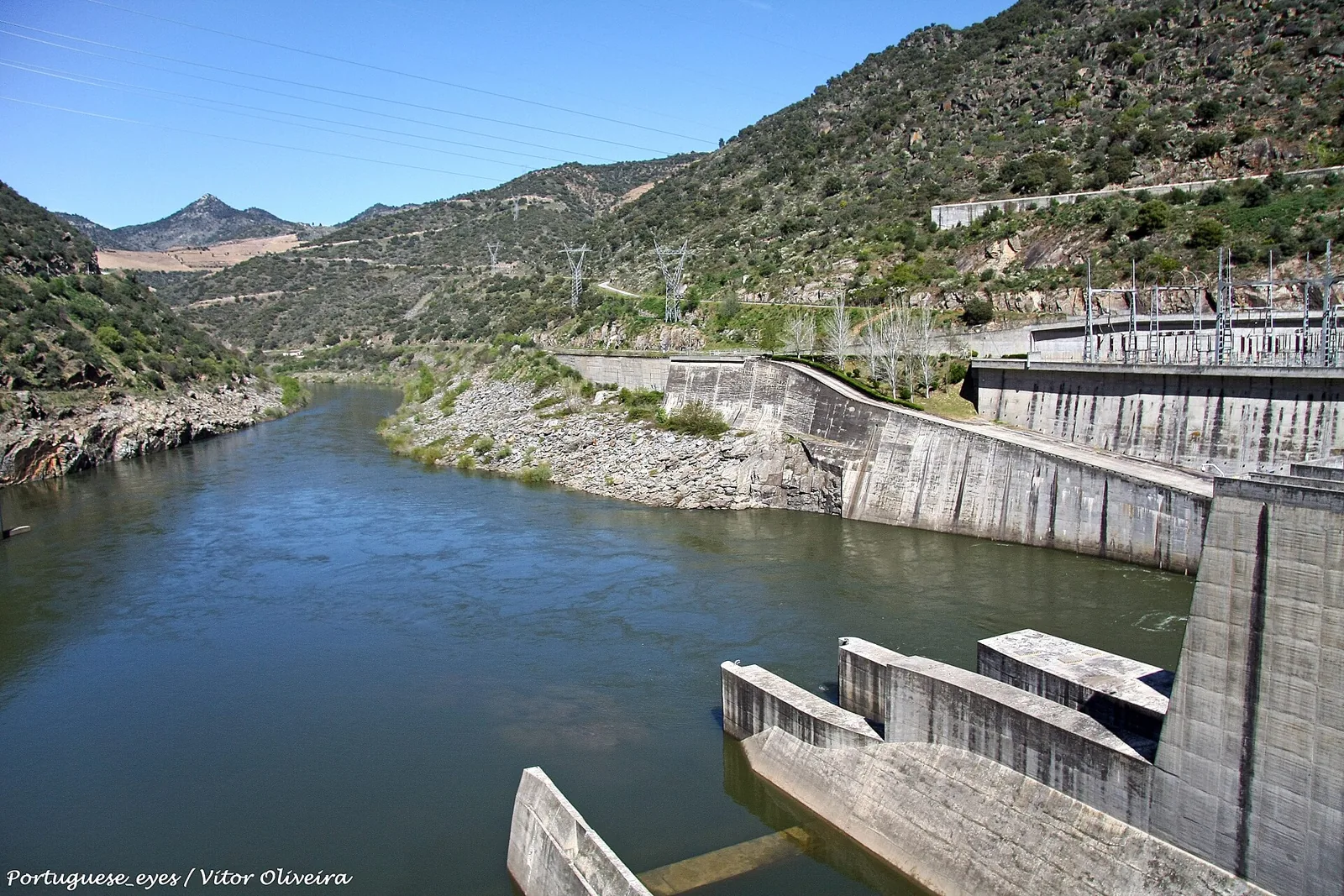 Descarregadores da barragem da Valeira e albufeira do Douro