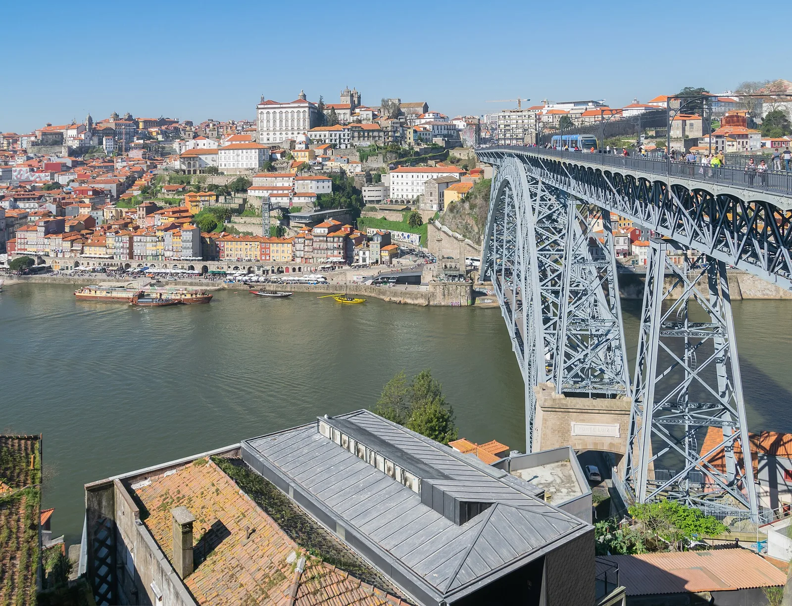Ponte Luís I e o casario do Porto vistos do Jardim do Morro