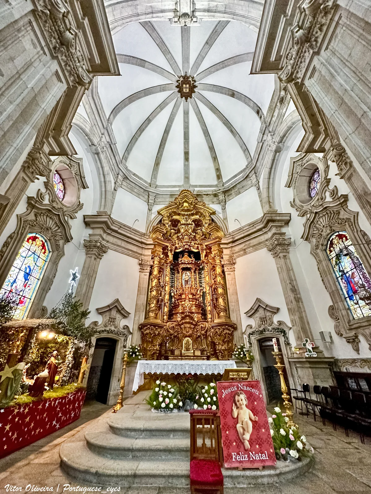 Interior do santuário de Nossa Senhora dos Remédios, com o altar-mor e a cúpula