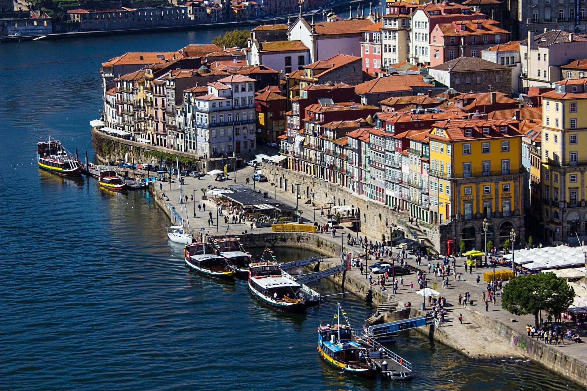 Cais da Ribeira, no Porto: História, Localização e Atrações