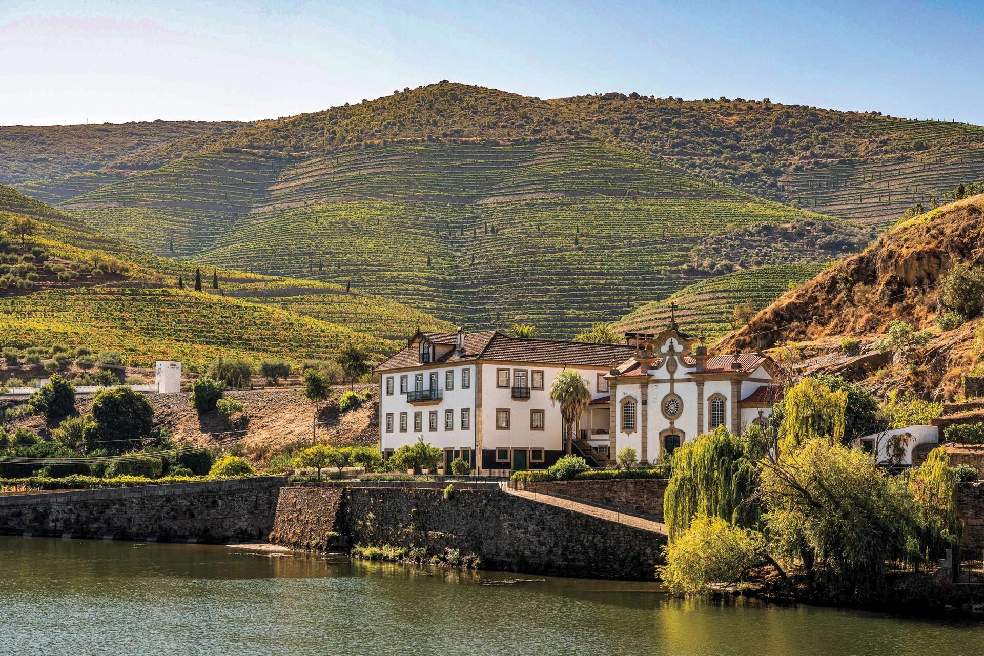 Hotéis no Douro 5 estrelas: luxo e conforto nas margens do rio