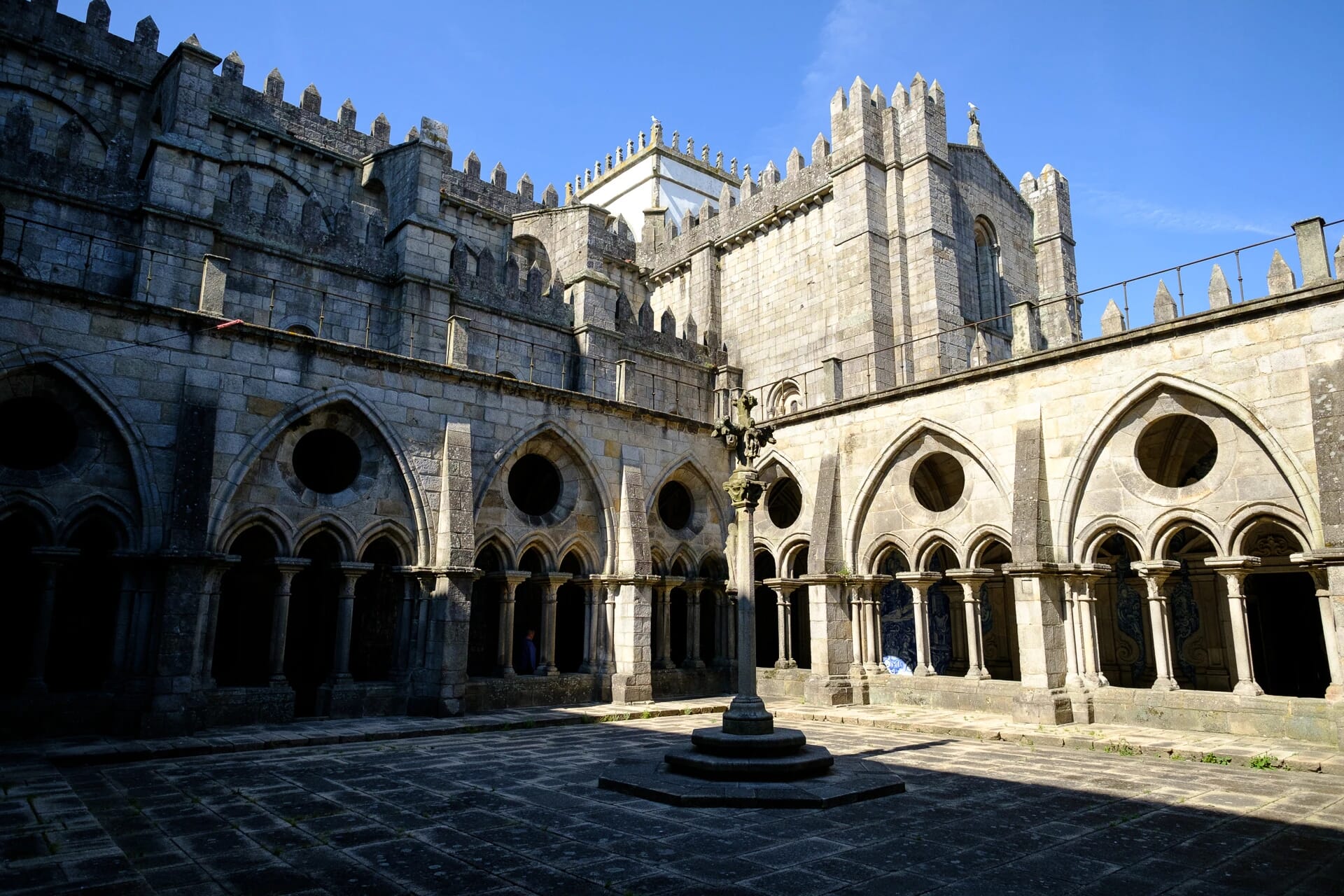 Sé Catedral do Porto: História, Arquitetura e Curiosidades